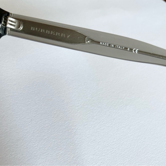 Burberry sunglasses - Picture 6 of 7